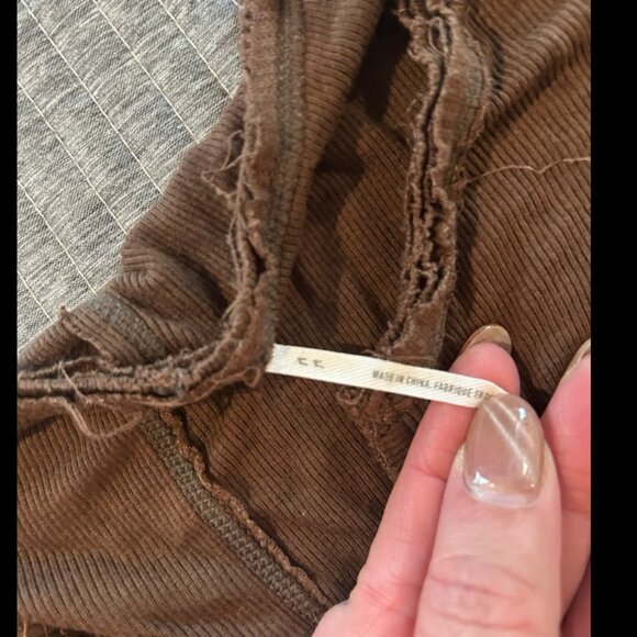 Urban Outfitters Distressed Long Sleeve Women's Crop Top Size XS - Picture 5 of 6